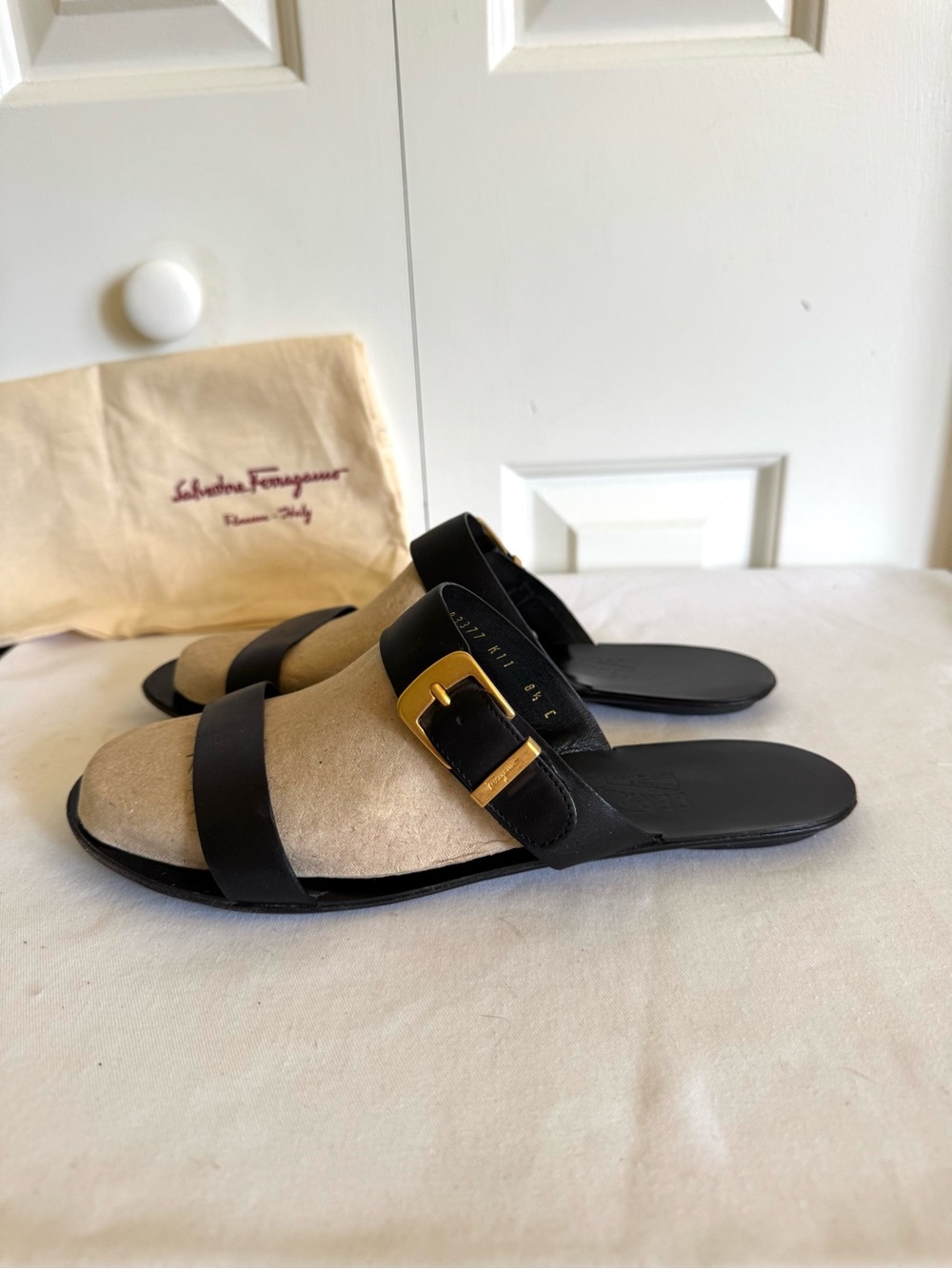 SALVATORE FERRAGAMO Black Leather Sandals 8.5 EUC